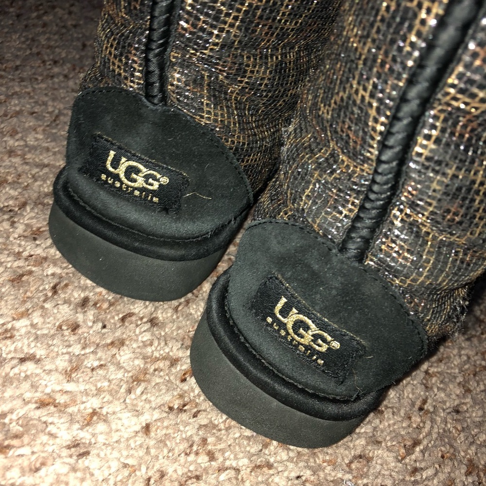 RARE SHORT UGG BOOTS